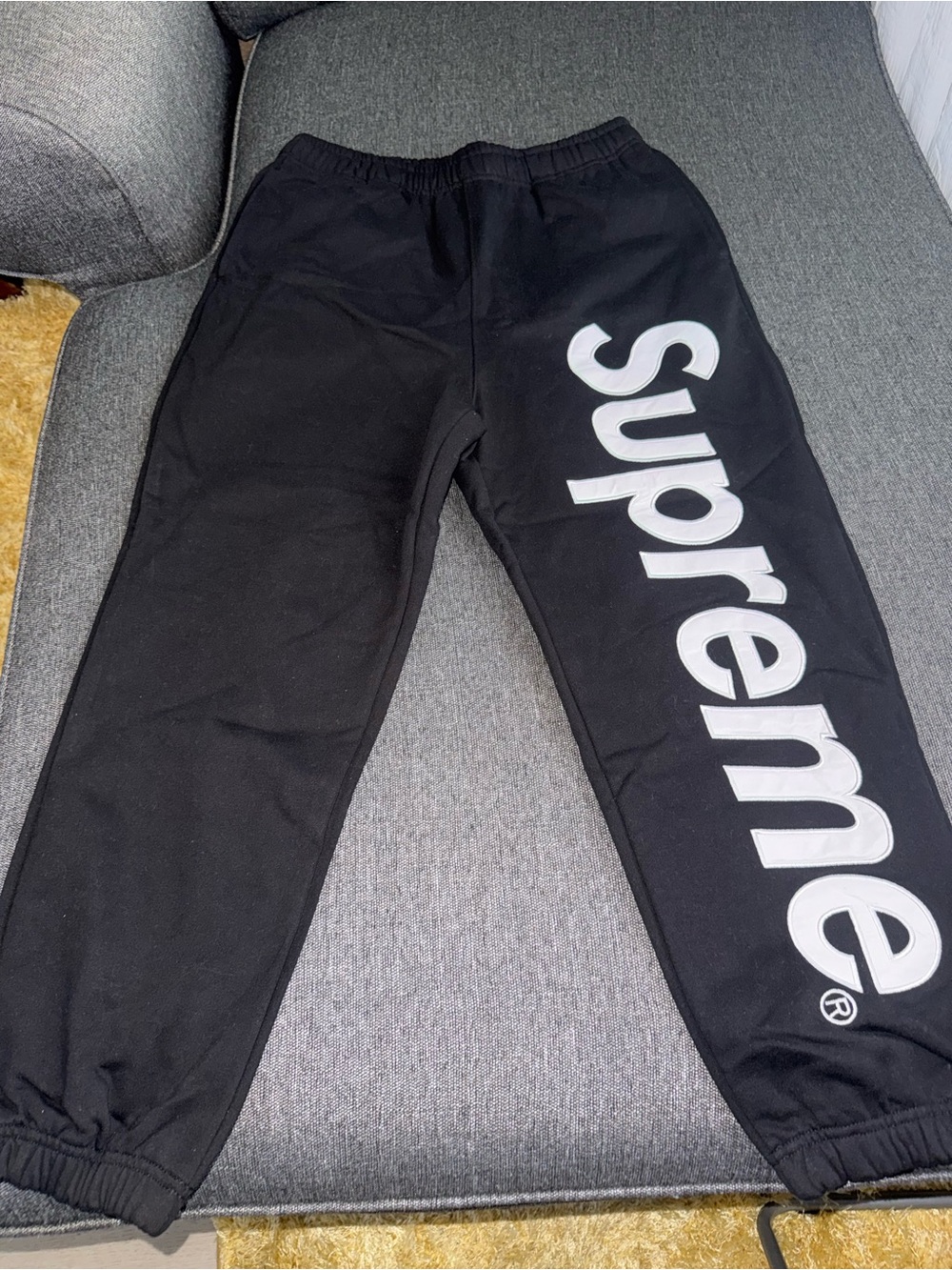 Supreme sweatpants M (cst top)